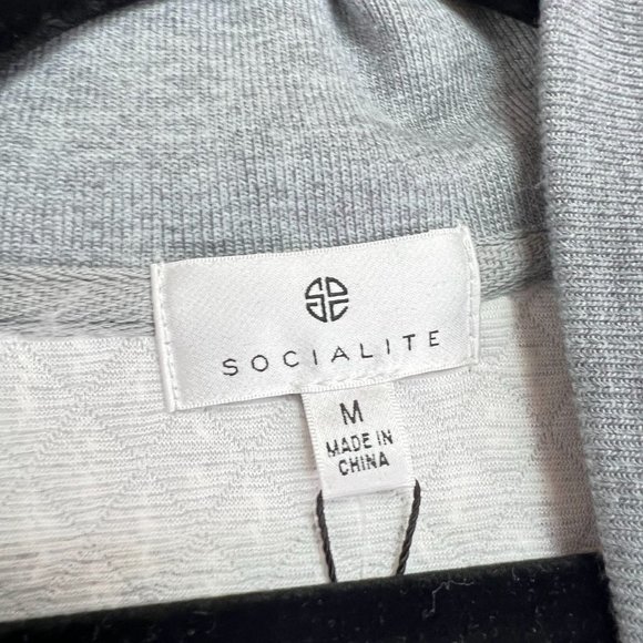 NWT Socialite Grey Mock Neck Textured Sweatshirt Size M - Picture 5 of 8